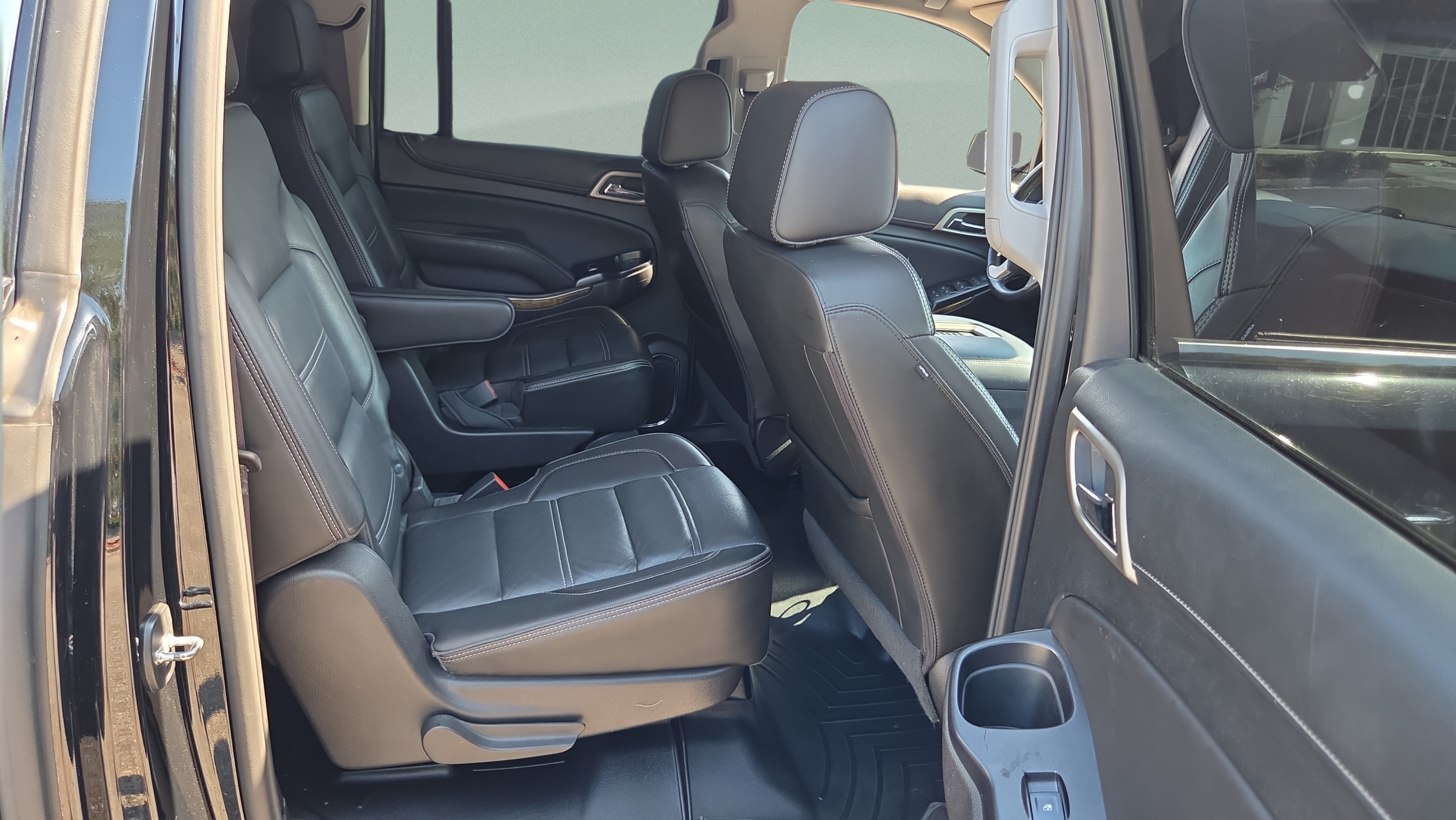 Used 2017 GMC Yukon XL Denali w/ Open Road Package AWD/4WD image 15