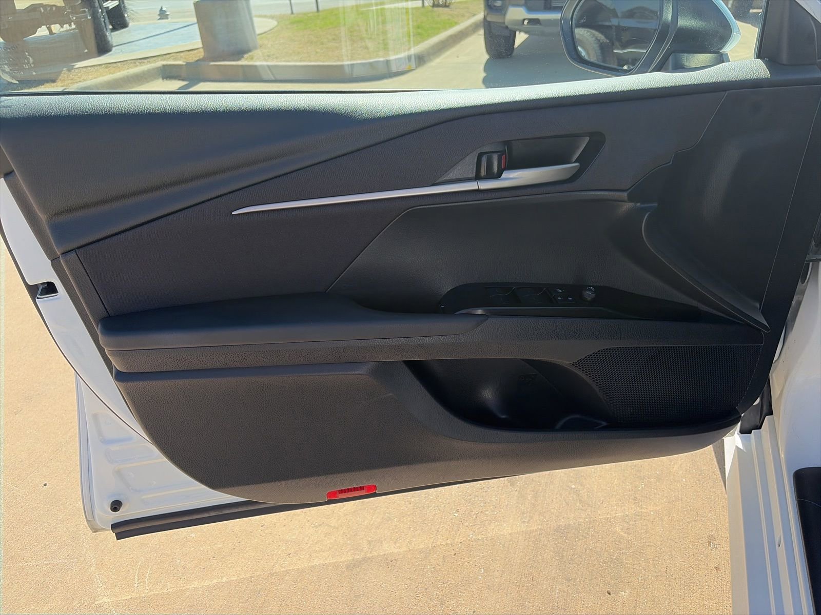 Used 2025 Toyota Camry LE image 12