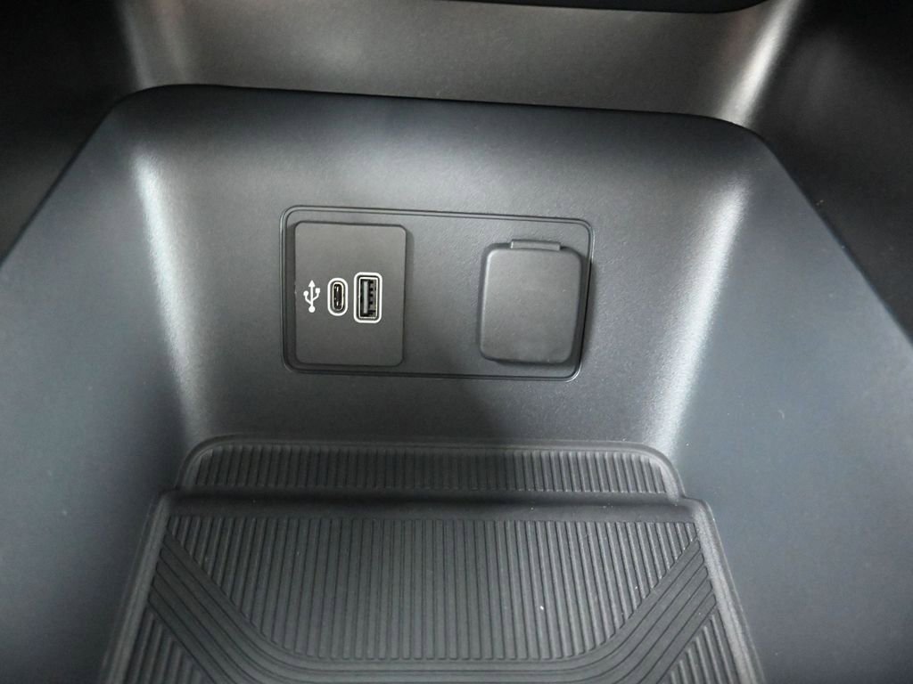 New 2026 Ford Explorer Active w/ Active Comfort Package RWD image 28