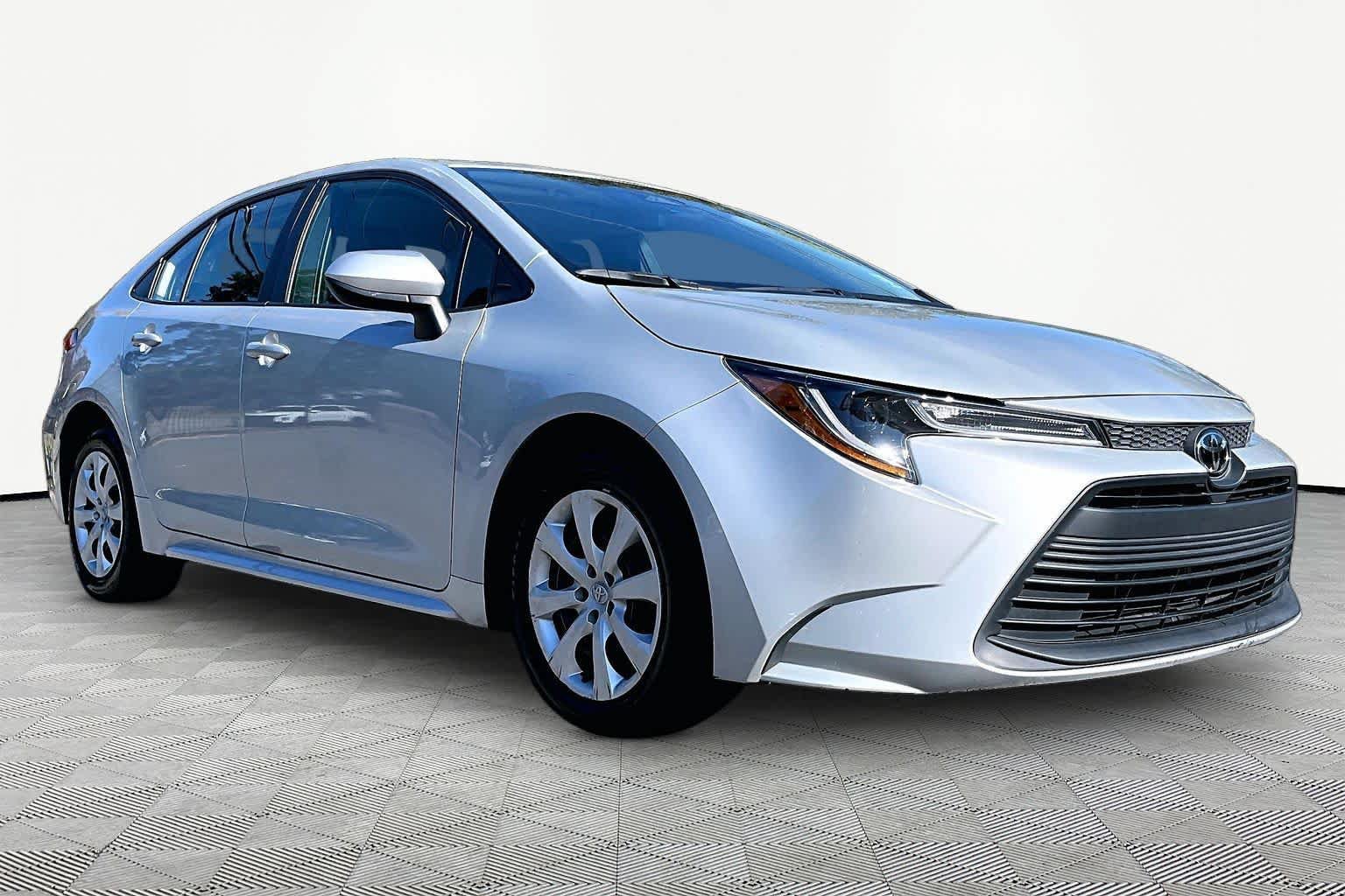 Used 2024 Toyota Corolla LE FWD image 3