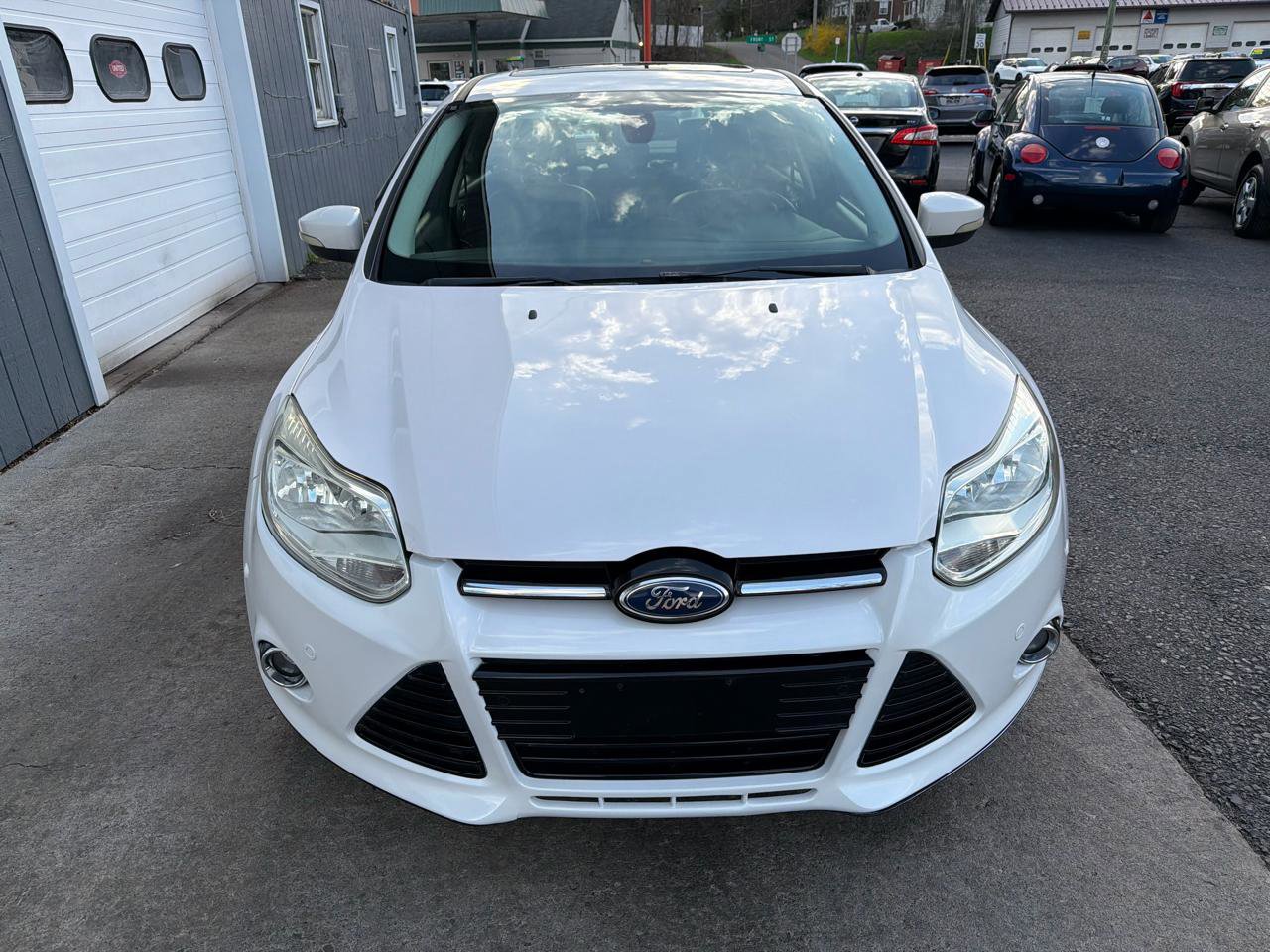 Used 2012 Ford Focus Titanium FWD image 2