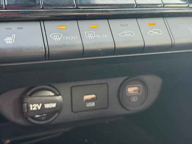 Used 2023 Hyundai Elantra Limited w/ Preferred Accessory Package image 20