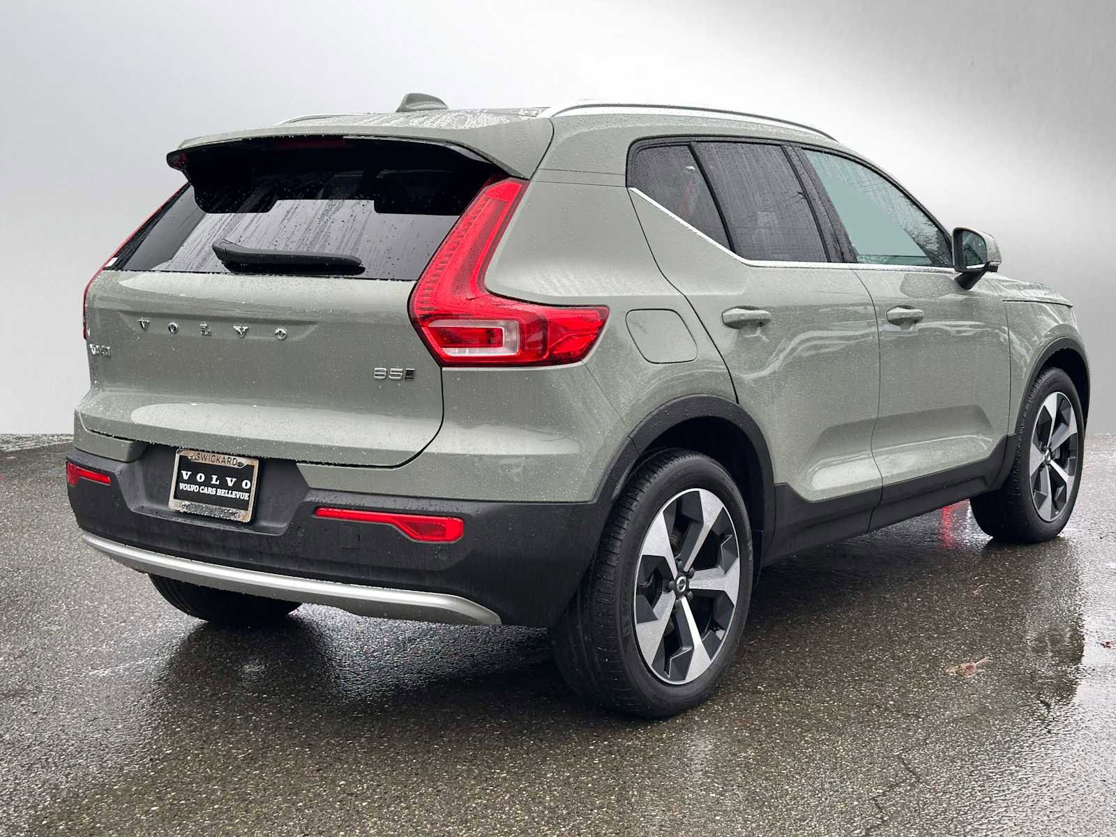 Certified 2023 Volvo XC40 B5 Plus w/ Protection Package Premier image 3
