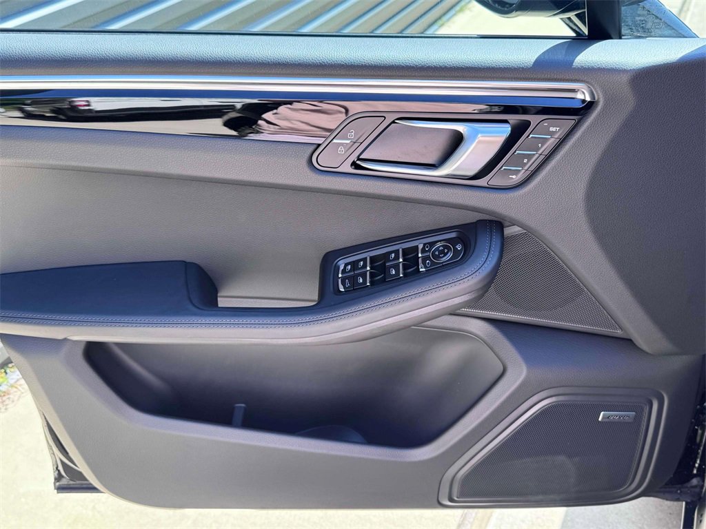 New 2025 Porsche Macan image 15