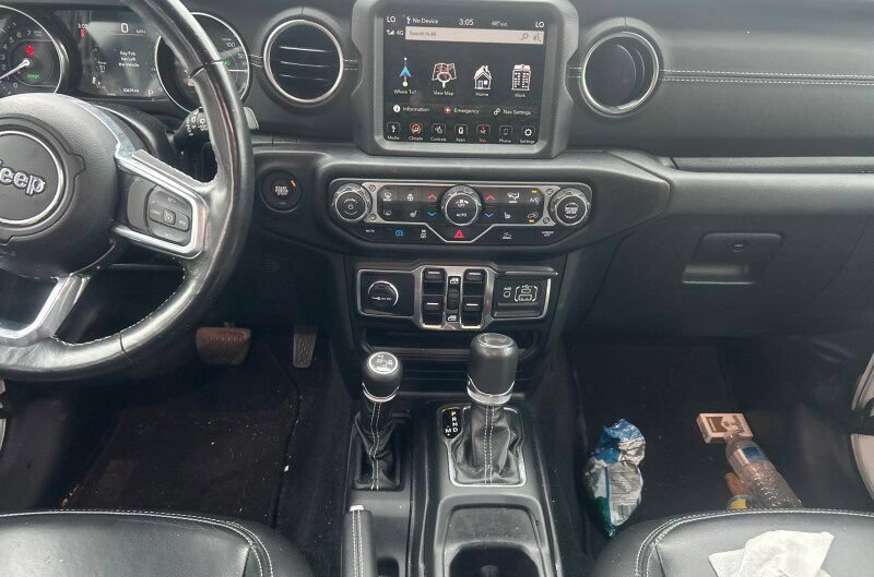 Used 2022 Jeep Wrangler Unlimited Sahara w/ Cold Weather Group AWD/4WD image 12
