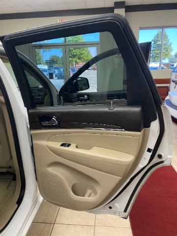 Used 2020 Jeep Grand Cherokee Overland RWD image 16