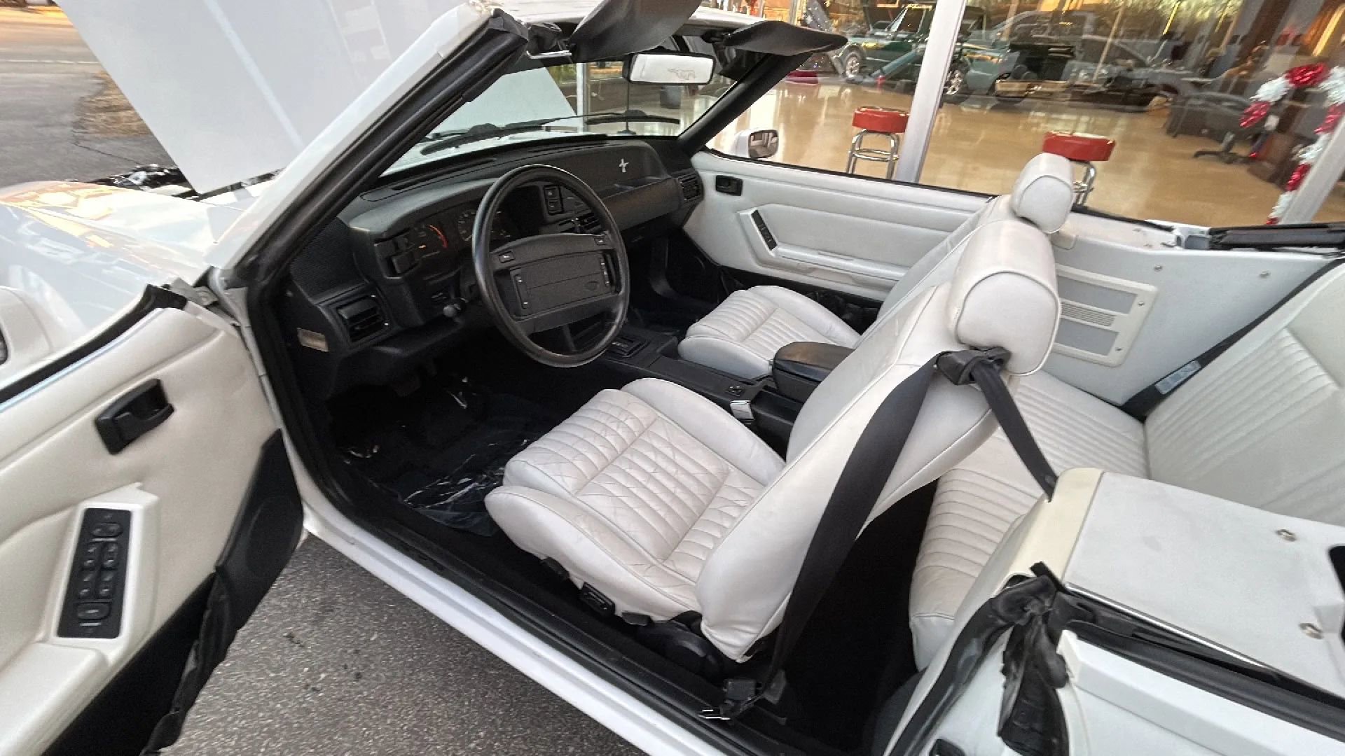 Used 1993 Ford Mustang LX RWD image 17