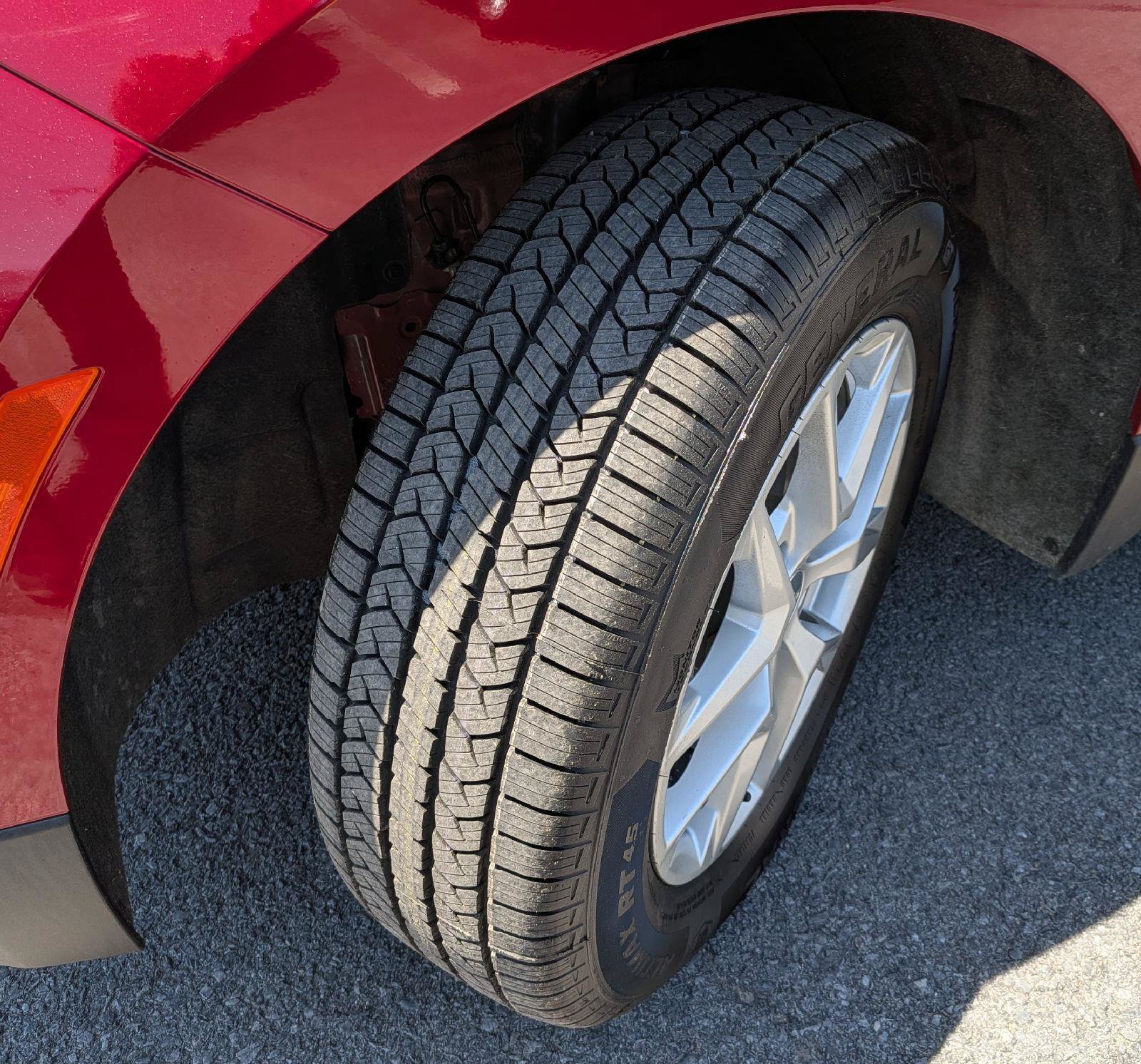 Used 2023 Chevrolet Equinox LT AWD/4WD image 2