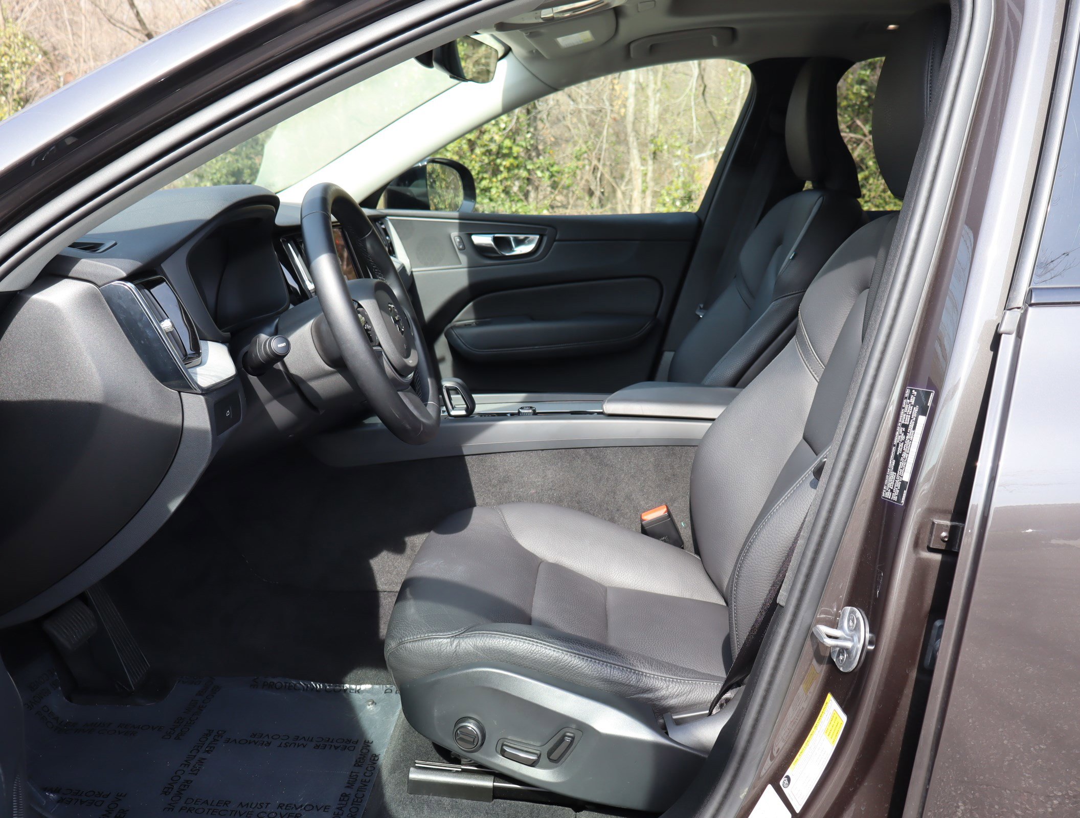 Used 2025 Volvo XC60 B5 Plus image 15