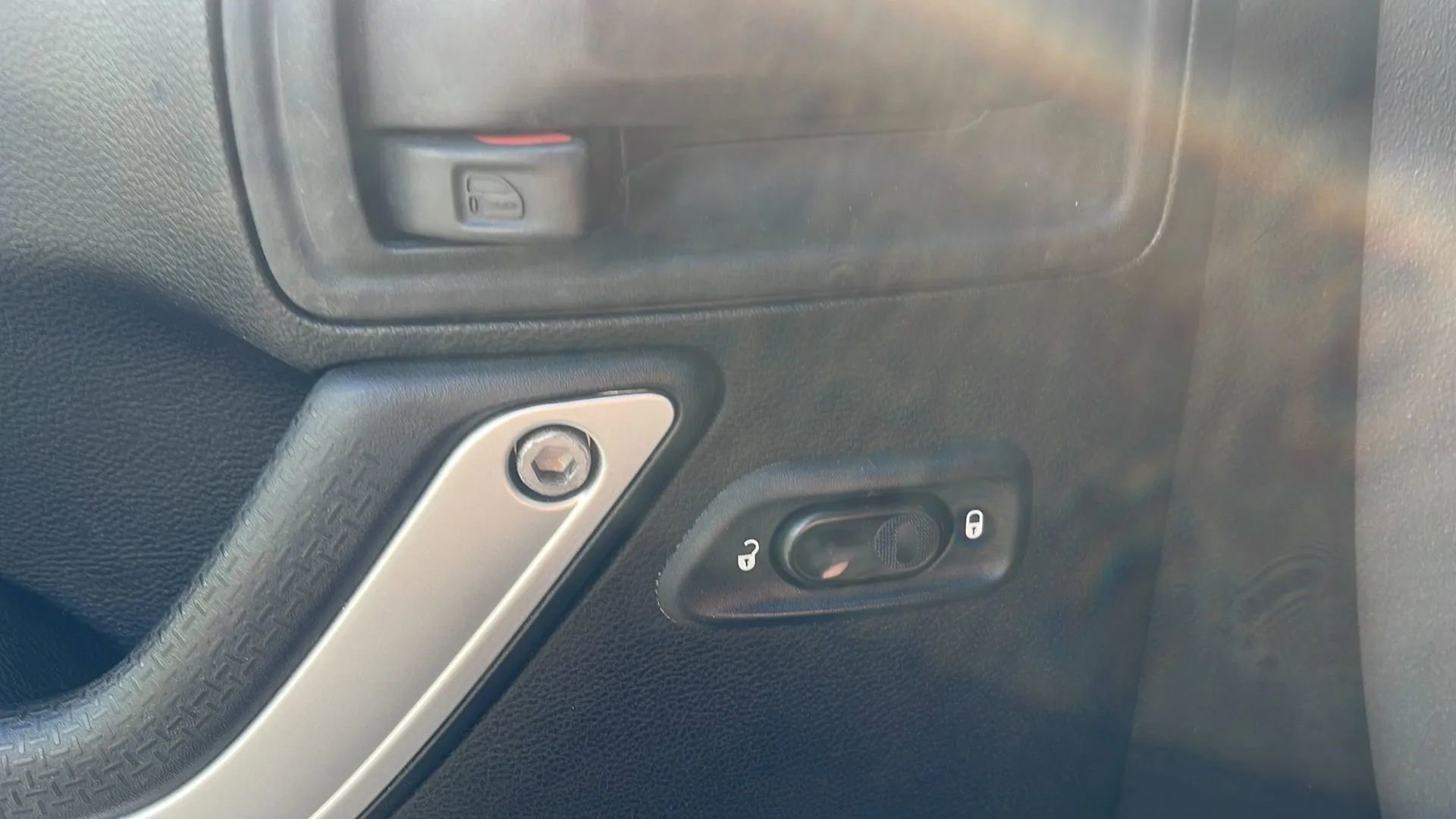 Used 2015 Jeep Wrangler Unlimited Sahara w/ Dual Top Group image 18