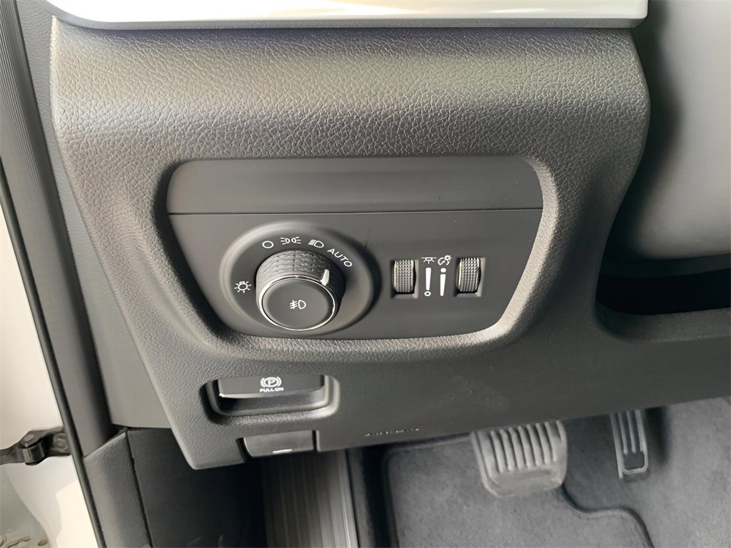 Used 2022 Jeep Grand Cherokee Overland w/ Luxury Tech Group IV image 34