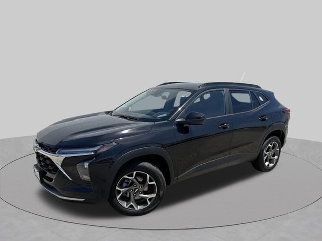 Used 2025 Chevrolet Trax LT FWD image 2