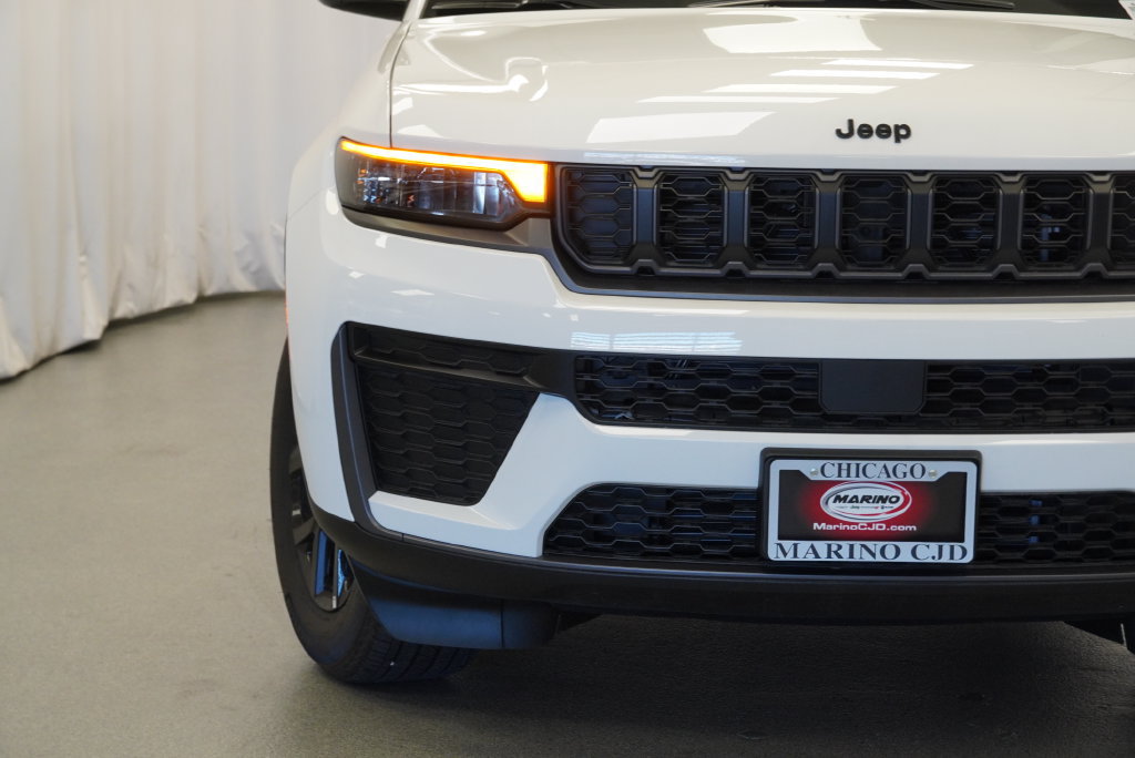 New 2026 Jeep Grand Cherokee Altitude AWD/4WD image 9