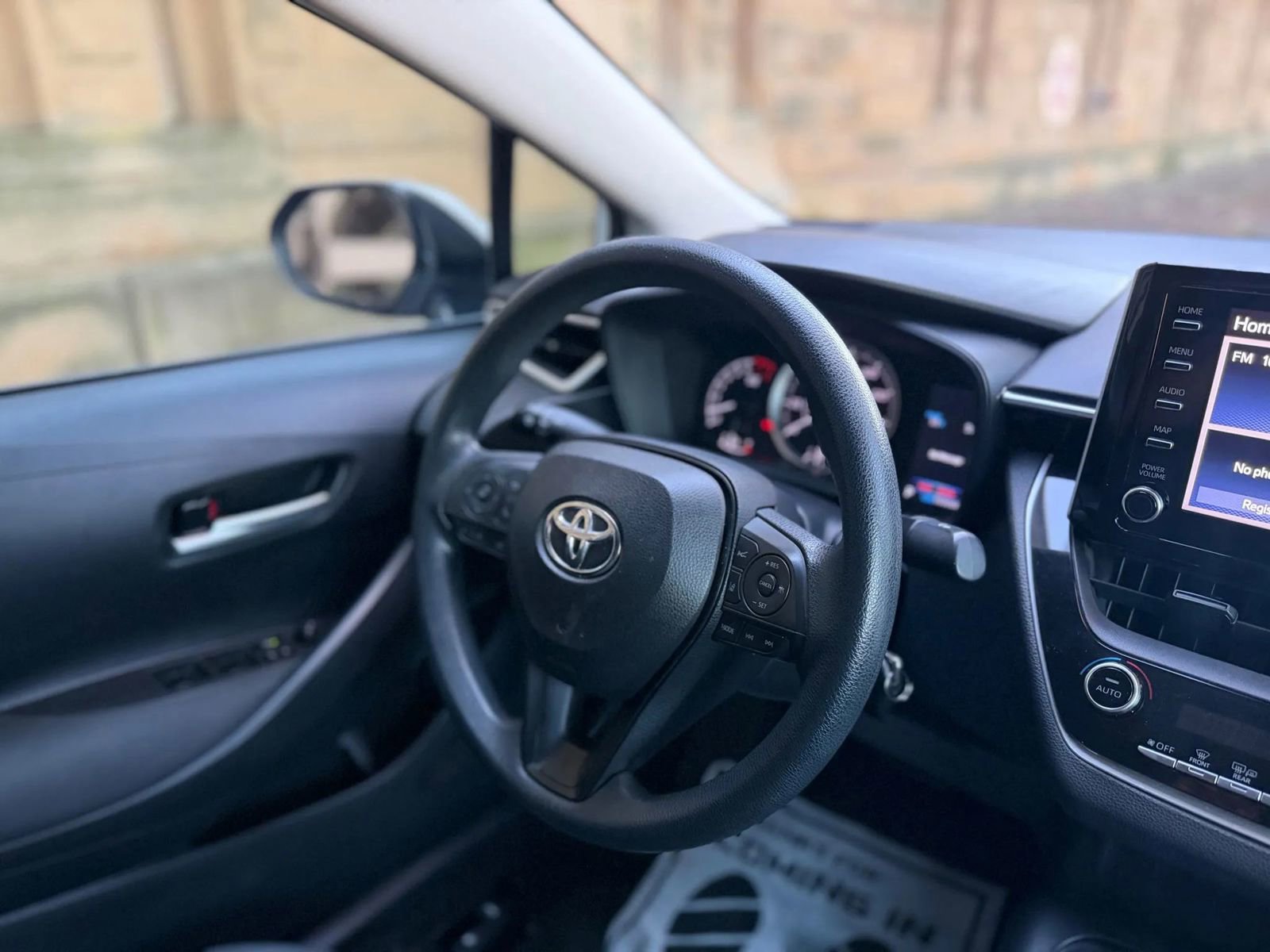 Used 2020 Toyota Corolla LE image 13