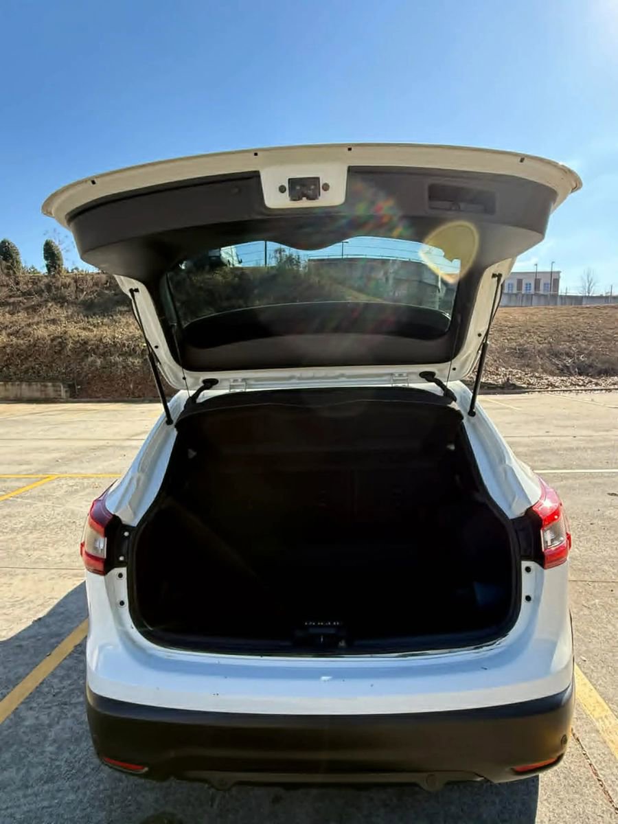 Used 2020 Nissan Rogue Sport S image 16