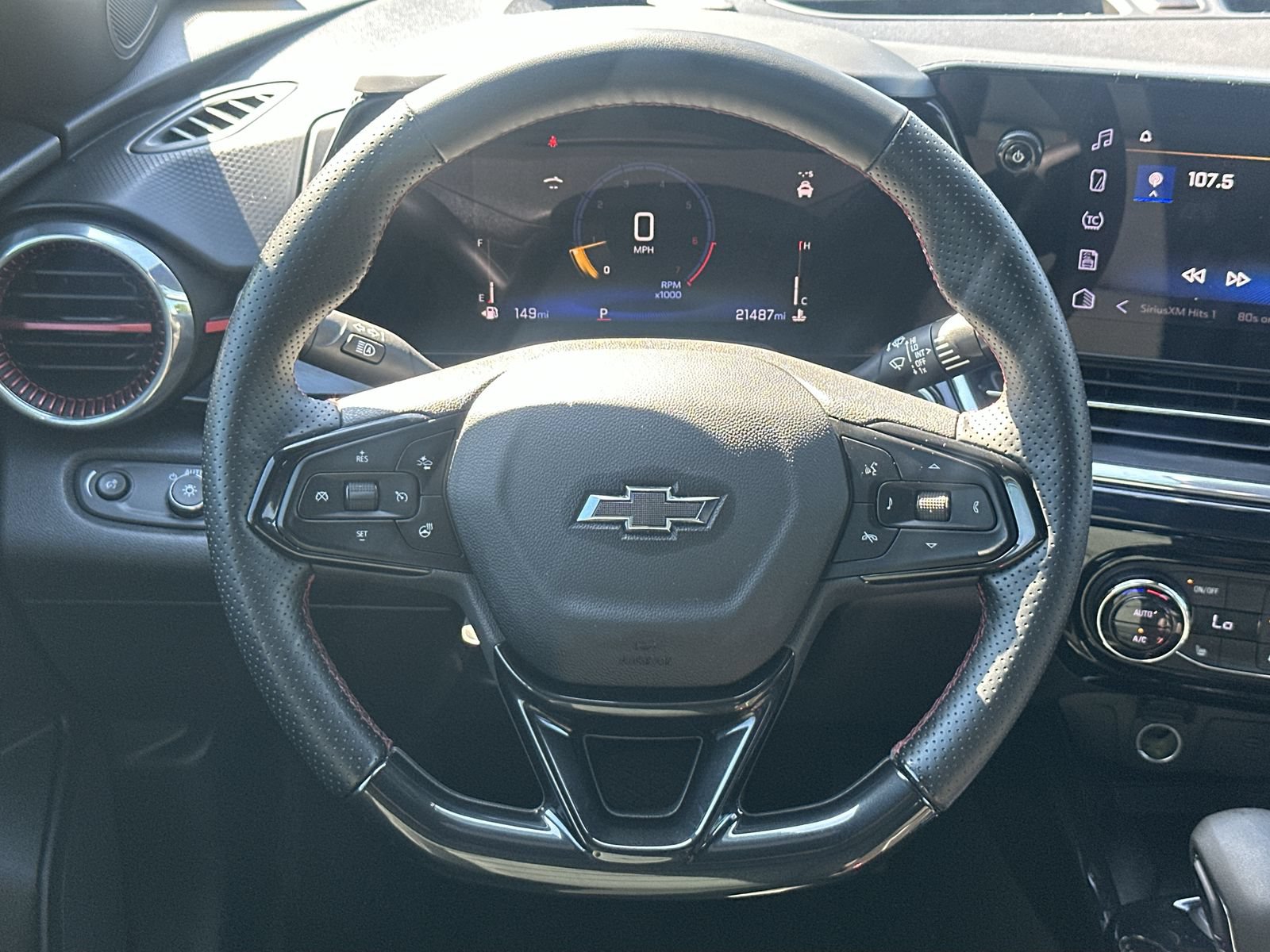 Used 2025 Chevrolet Trax RS w/ Sunroof Package FWD image 19