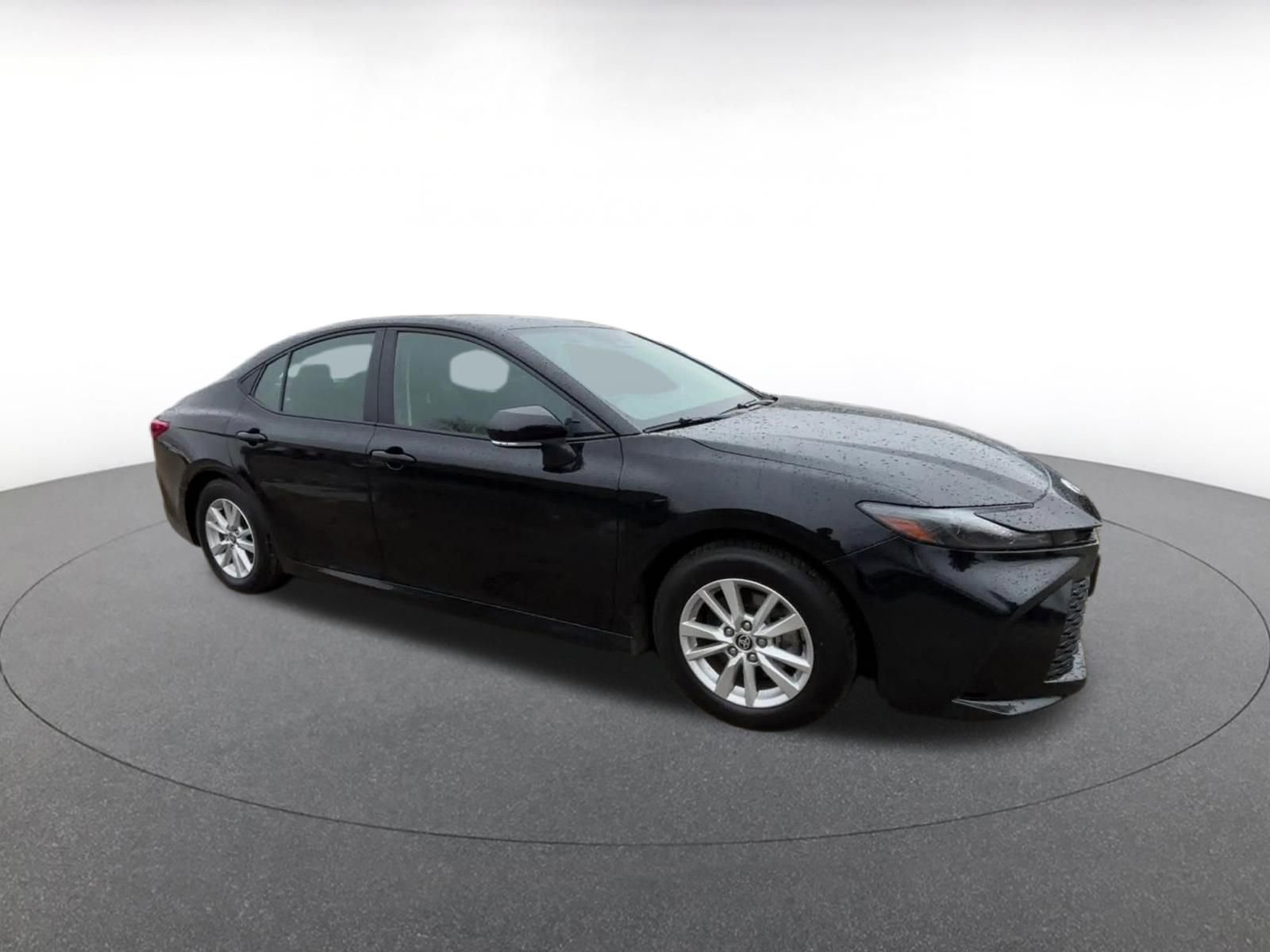 Used 2025 Toyota Camry LE image 2