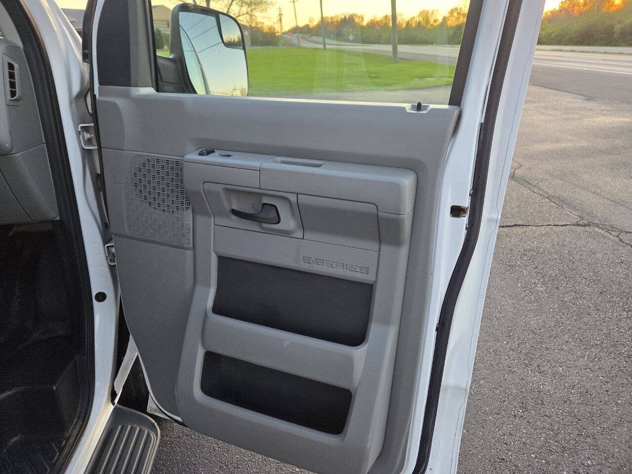 Used 2013 Ford E-350 and Econoline 350 Extended Super Duty w/ PWR Group RWD image 17