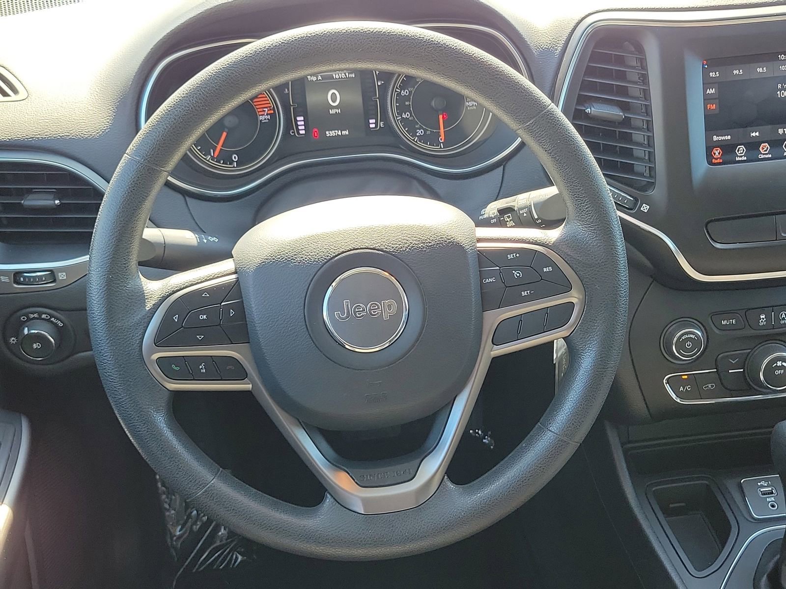 Used 2019 Jeep Cherokee Latitude w/ Popular Appearance Group FWD image 12