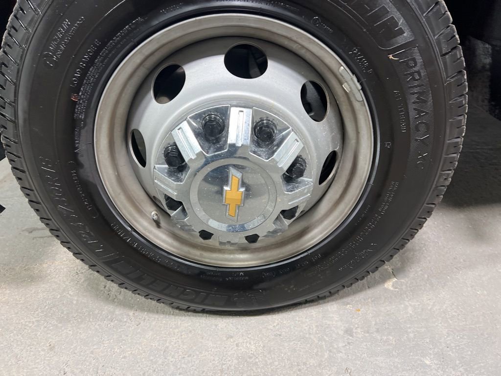 Used 2025 Chevrolet Silverado 3500 W/T image 40