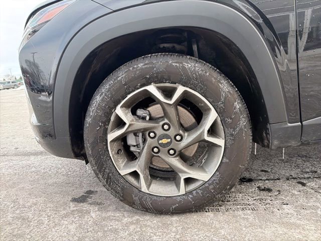 Used 2025 Chevrolet Trax LT w/ Driver Confidence Package image 9