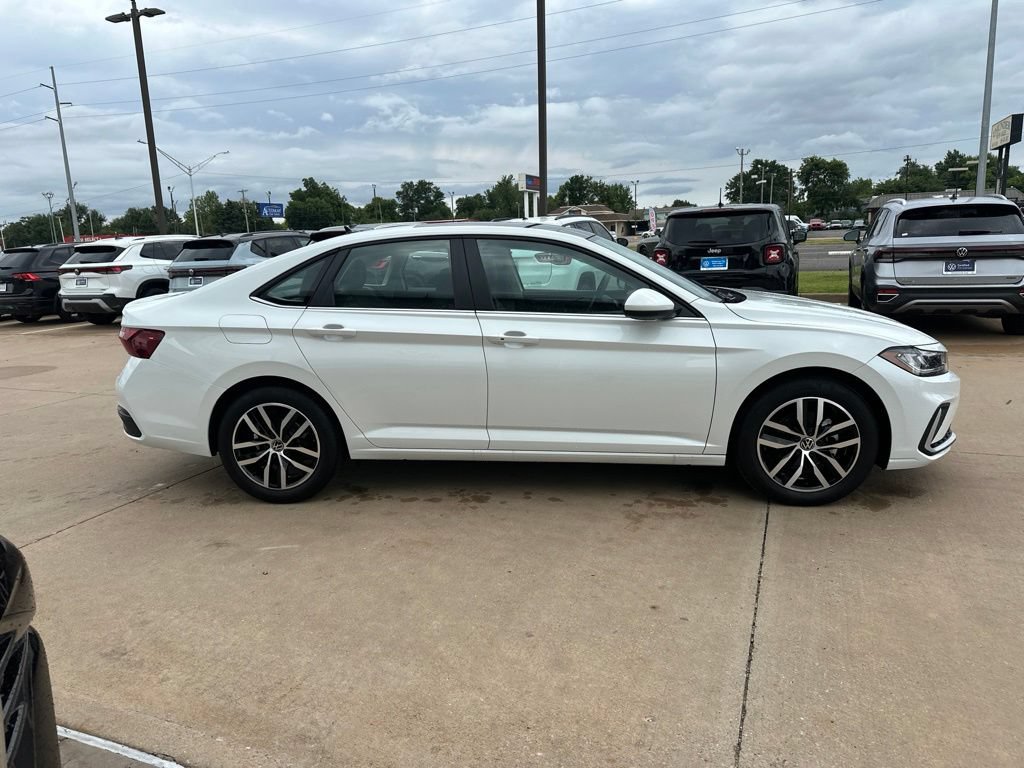 New 2026 Volkswagen Jetta SE FWD image 4
