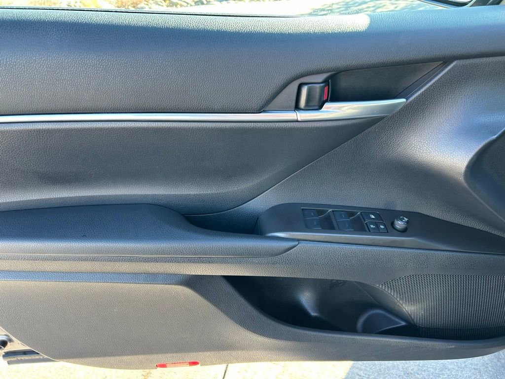 Used 2023 Toyota Camry SE image 9