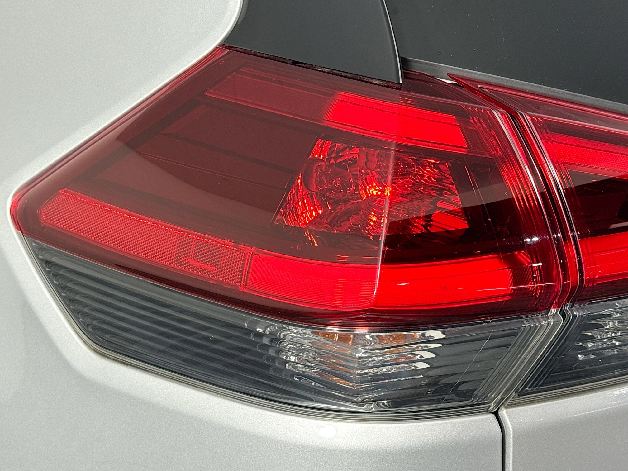 Used 2020 Nissan Rogue S AWD/4WD image 34