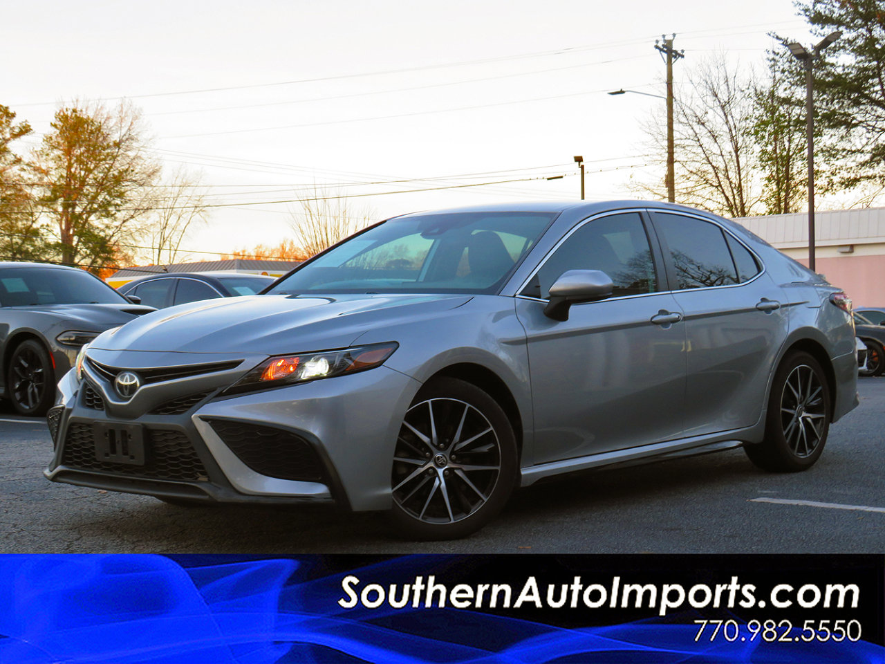 Used 2021 Toyota Camry SE w/ Carpet Mat Package (TMS) image 1