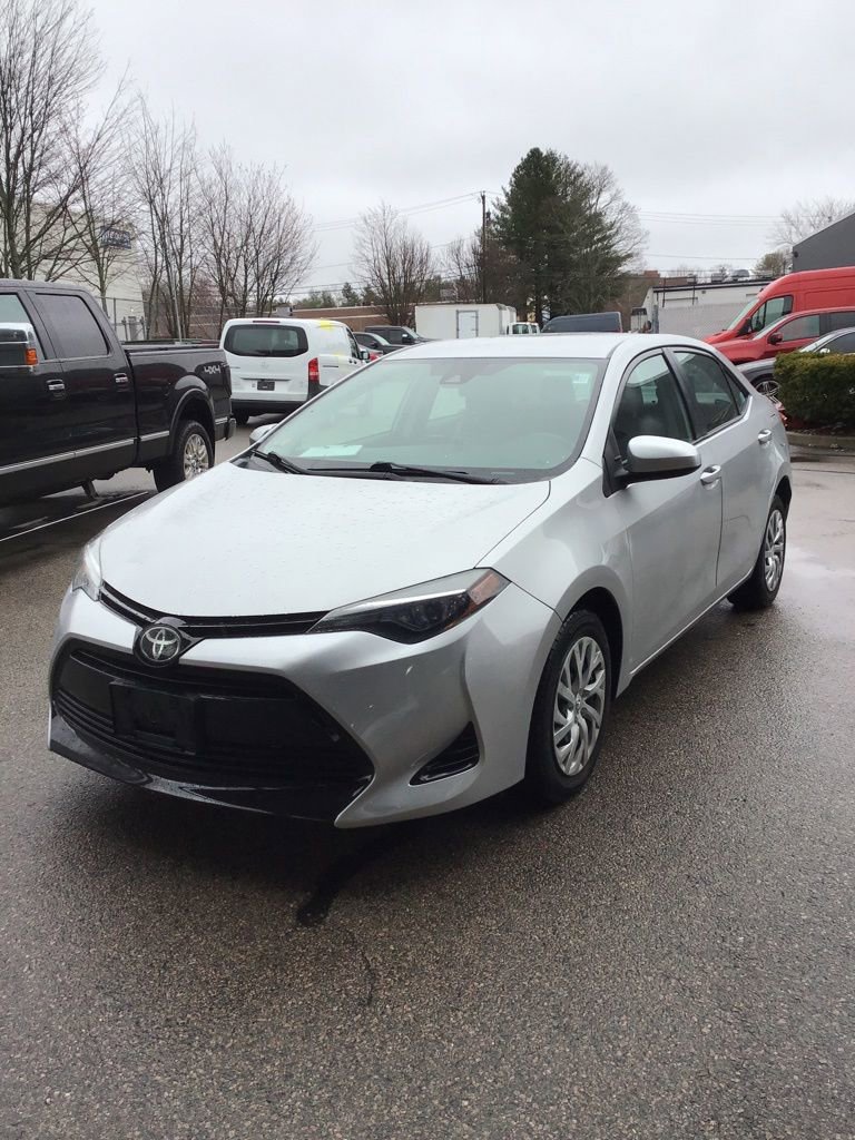 Used 2018 Toyota Corolla LE image 1