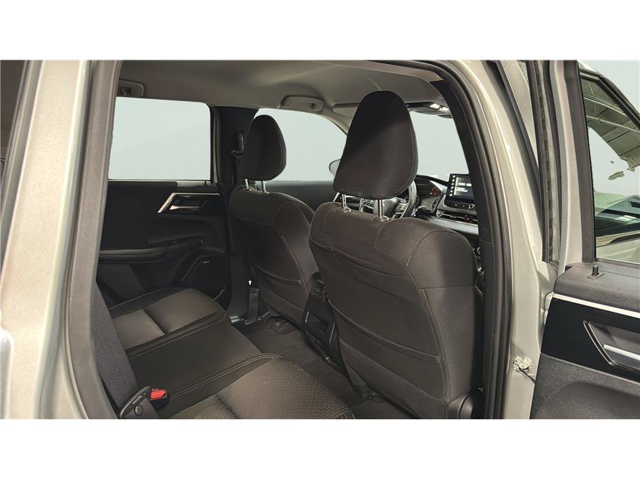 Used 2025 Mitsubishi Outlander ES FWD image 23