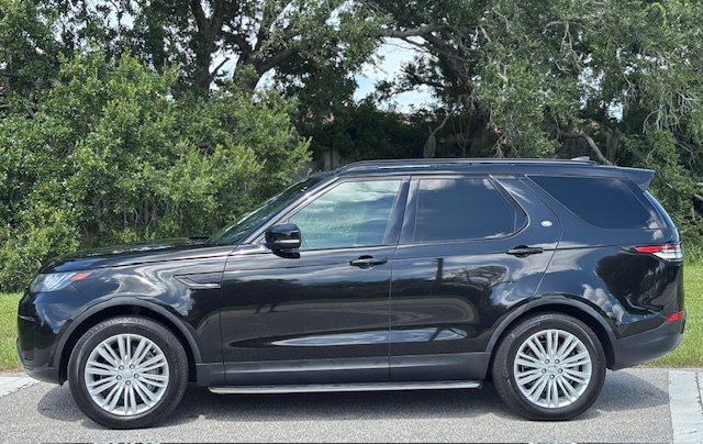 Used 2018 Land Rover Discovery SE AWD/4WD image 2