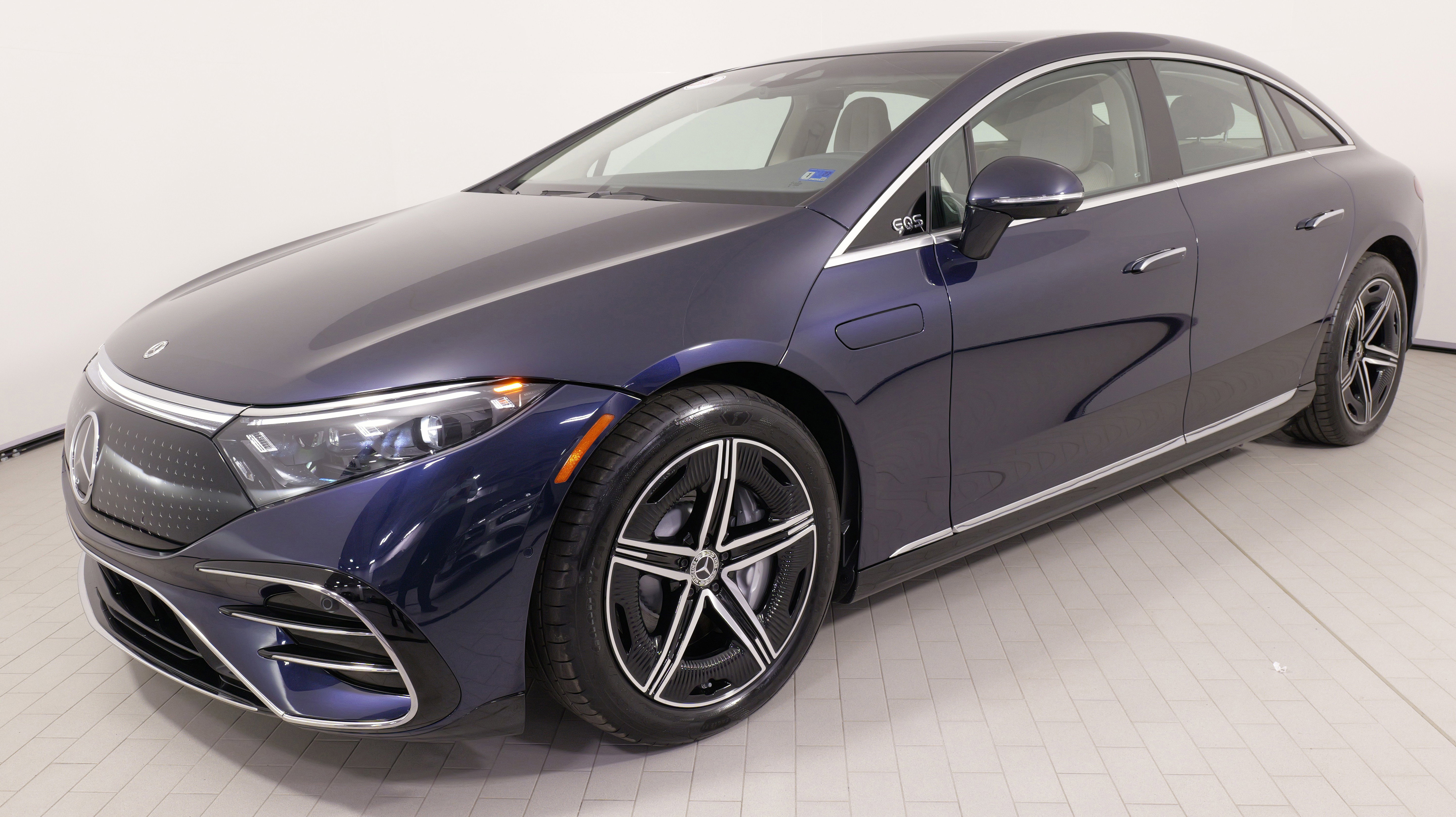 Used 2023 Mercedes-Benz EQS 580 4MATIC Sedan image 4