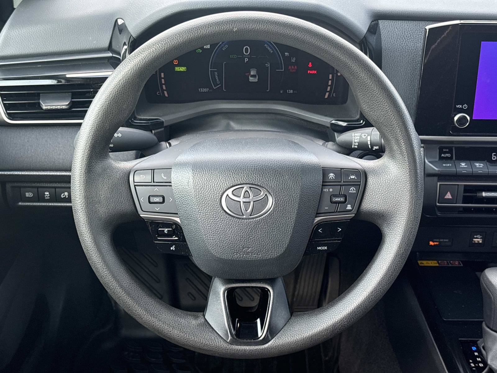 Used 2025 Toyota Camry LE FWD image 15