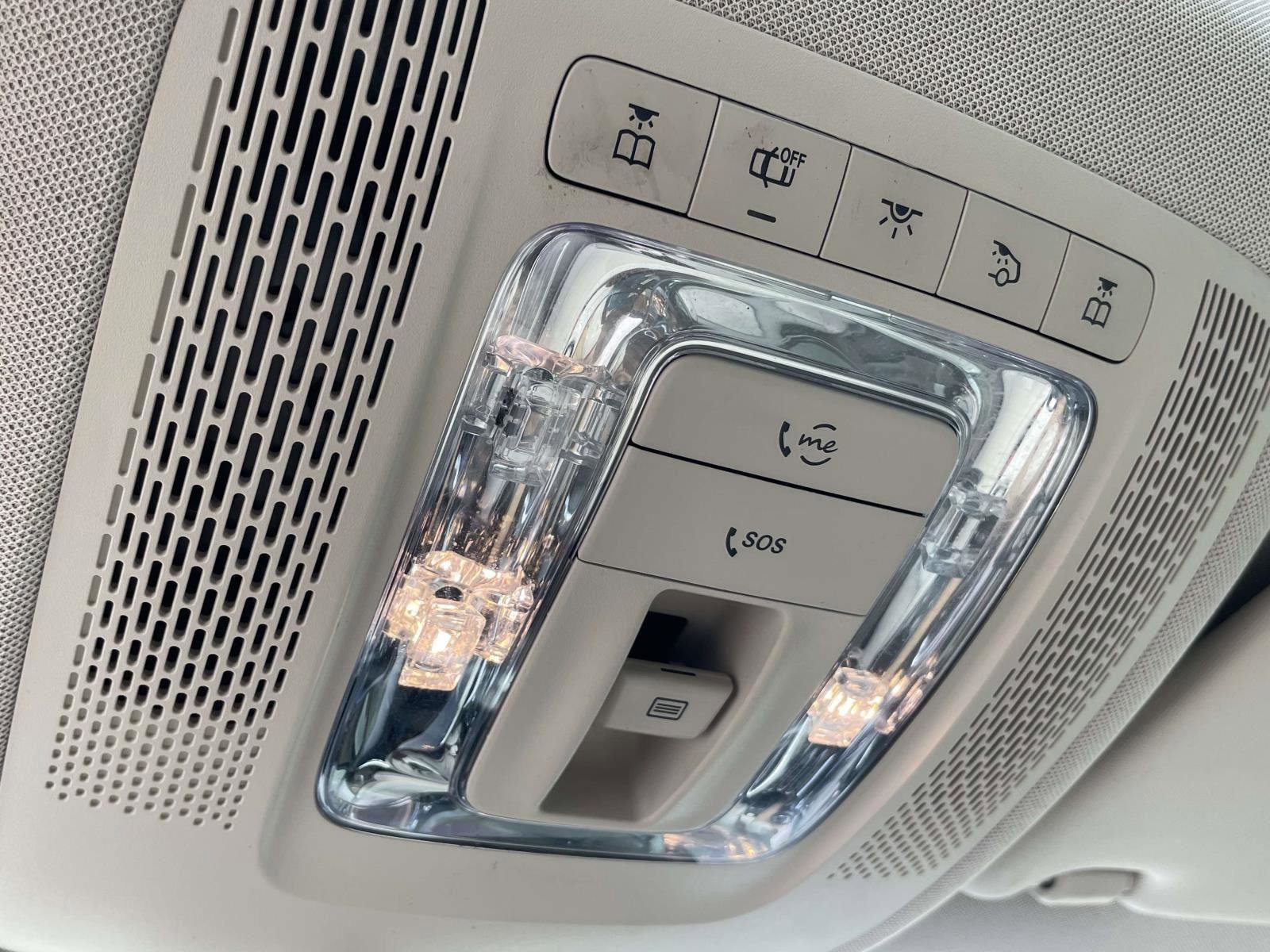 Used 2022 Mercedes-Benz GLB 250 4MATIC w/ Premium Package Lite image 13