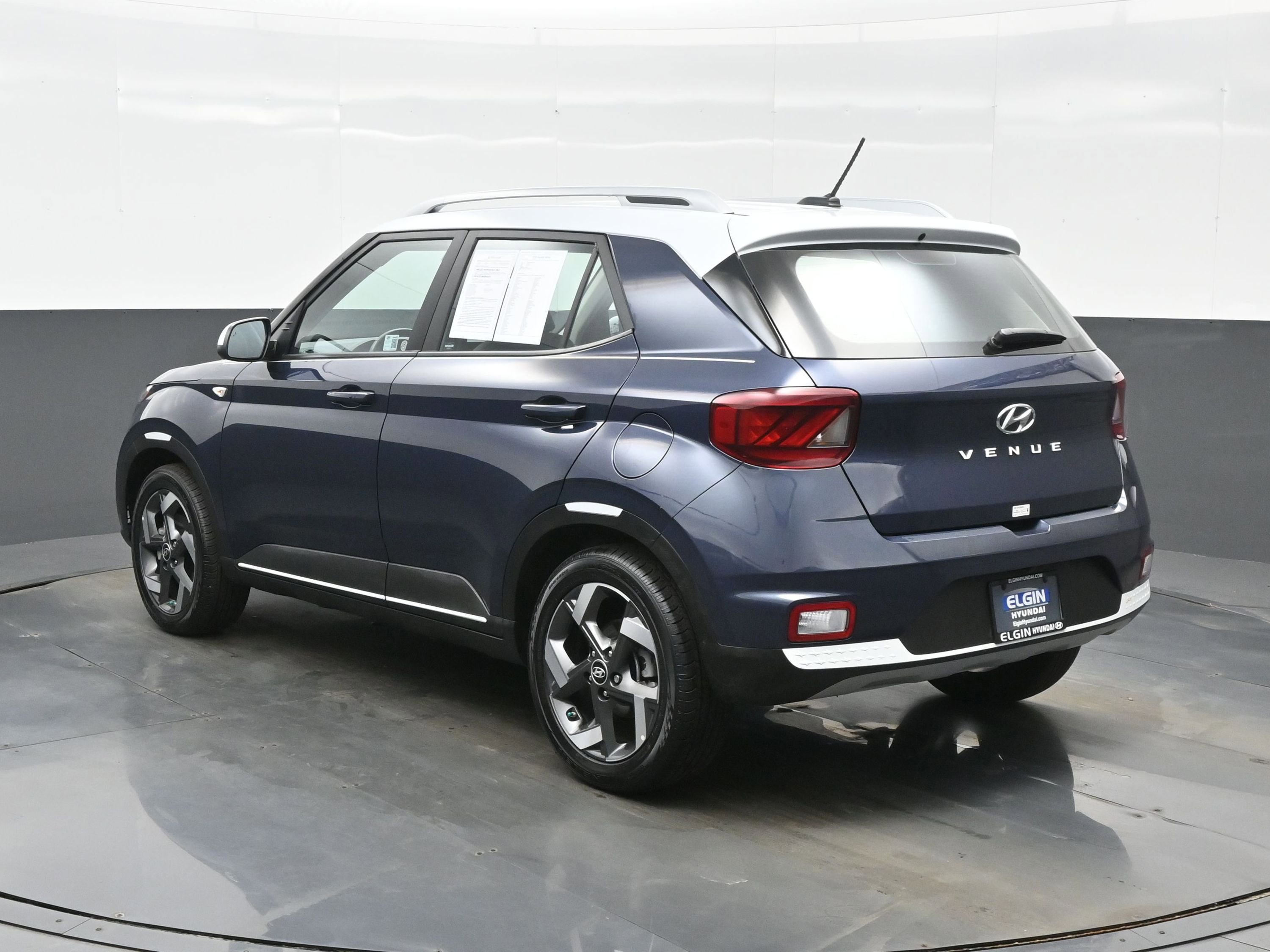 Certified 2025 Hyundai Venue Limited image 4
