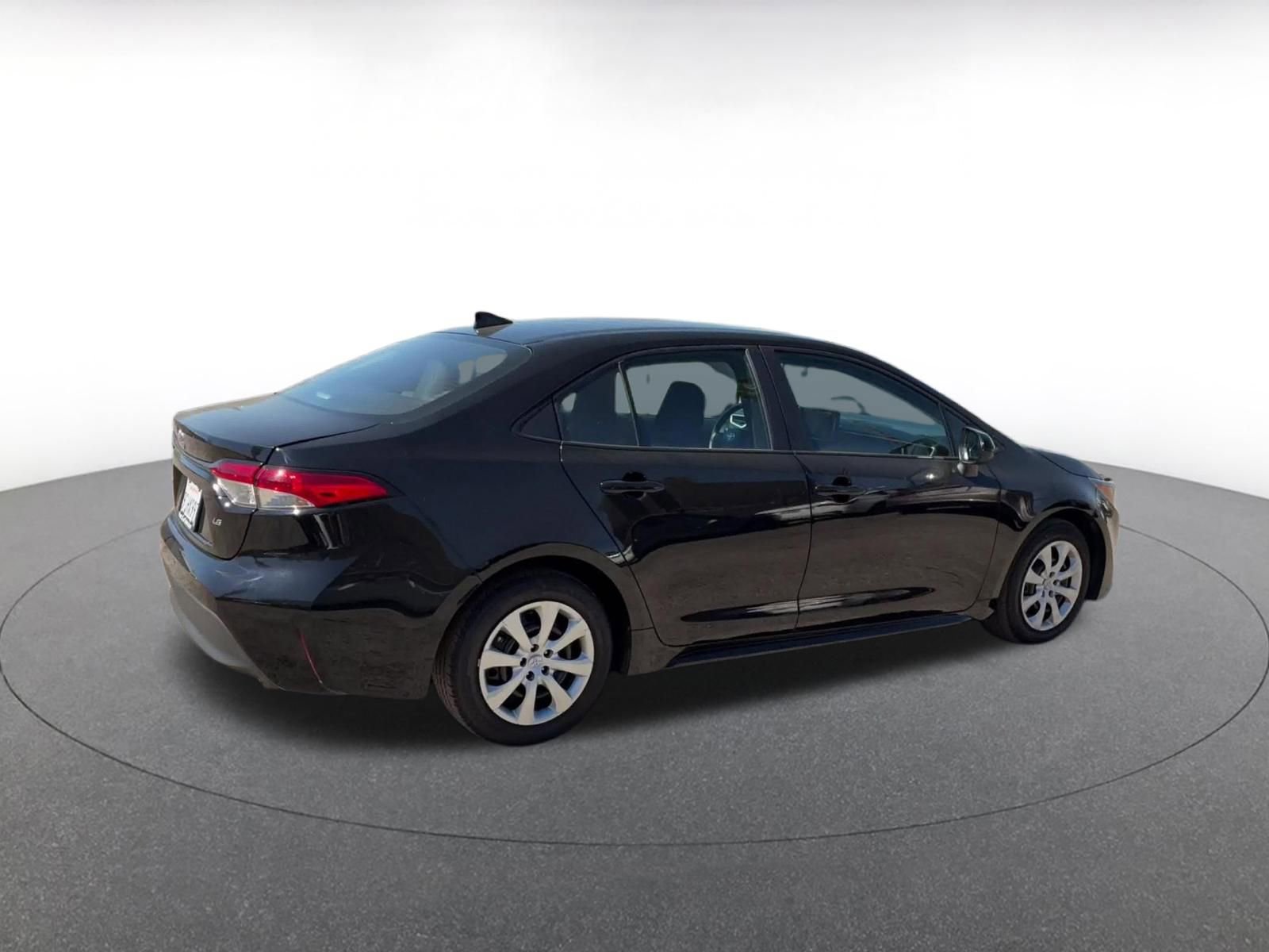 Used 2025 Toyota Corolla LE image 15