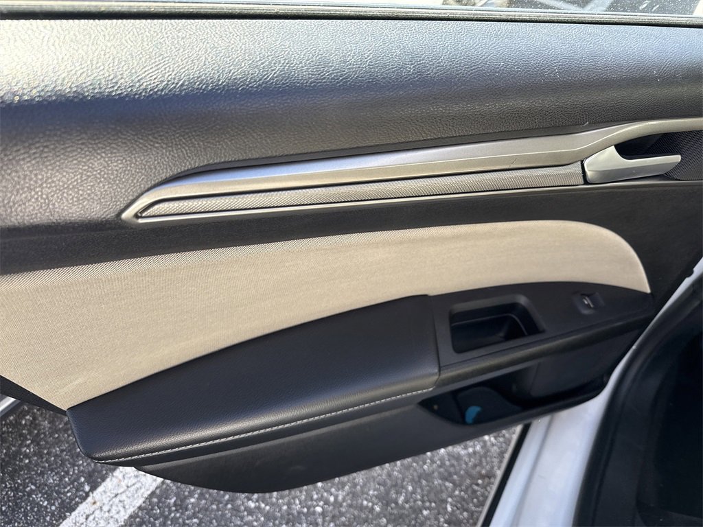 Used 2018 Ford Fusion S image 15