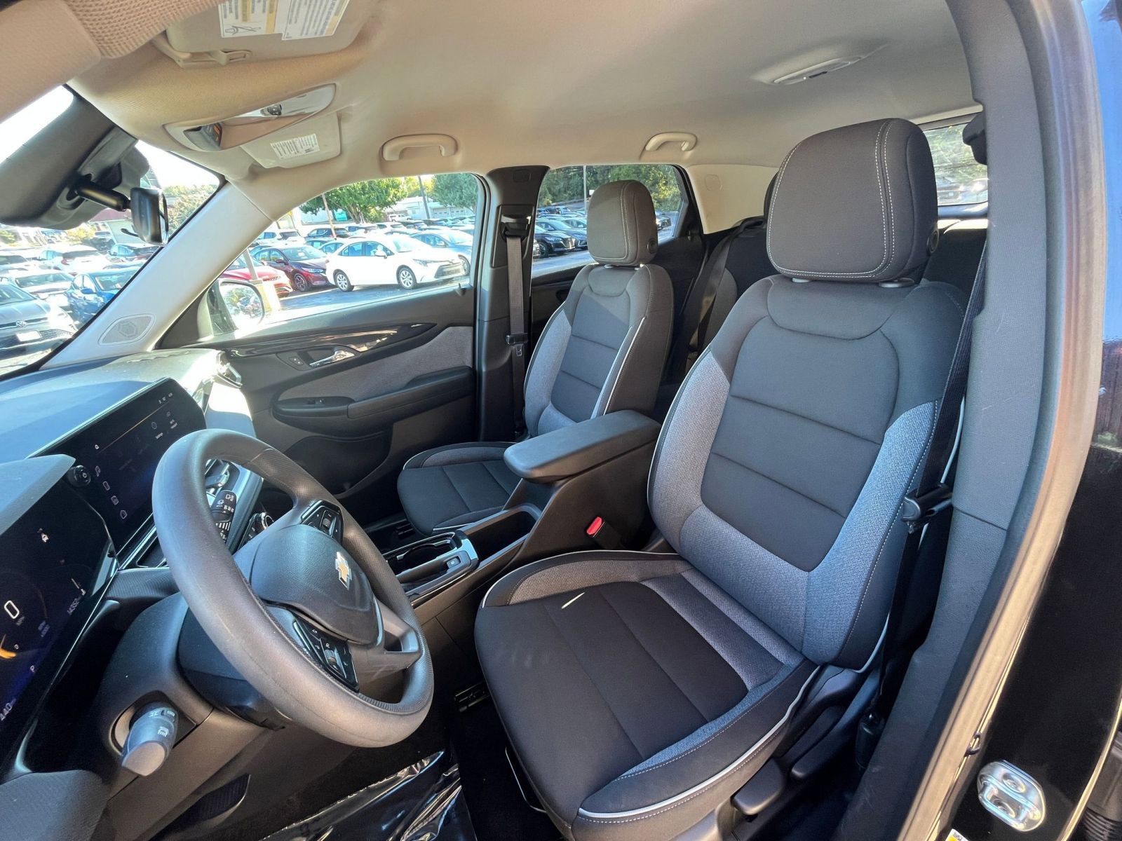 Used 2025 Chevrolet TrailBlazer LT image 32