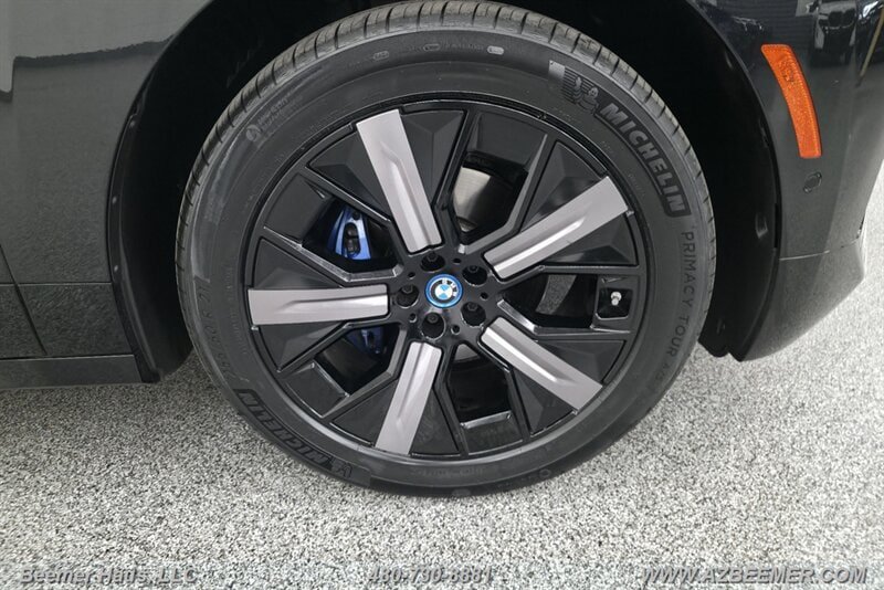 Used 2024 BMW iX xDrive50 w/ Sport Package AWD/4WD image 17