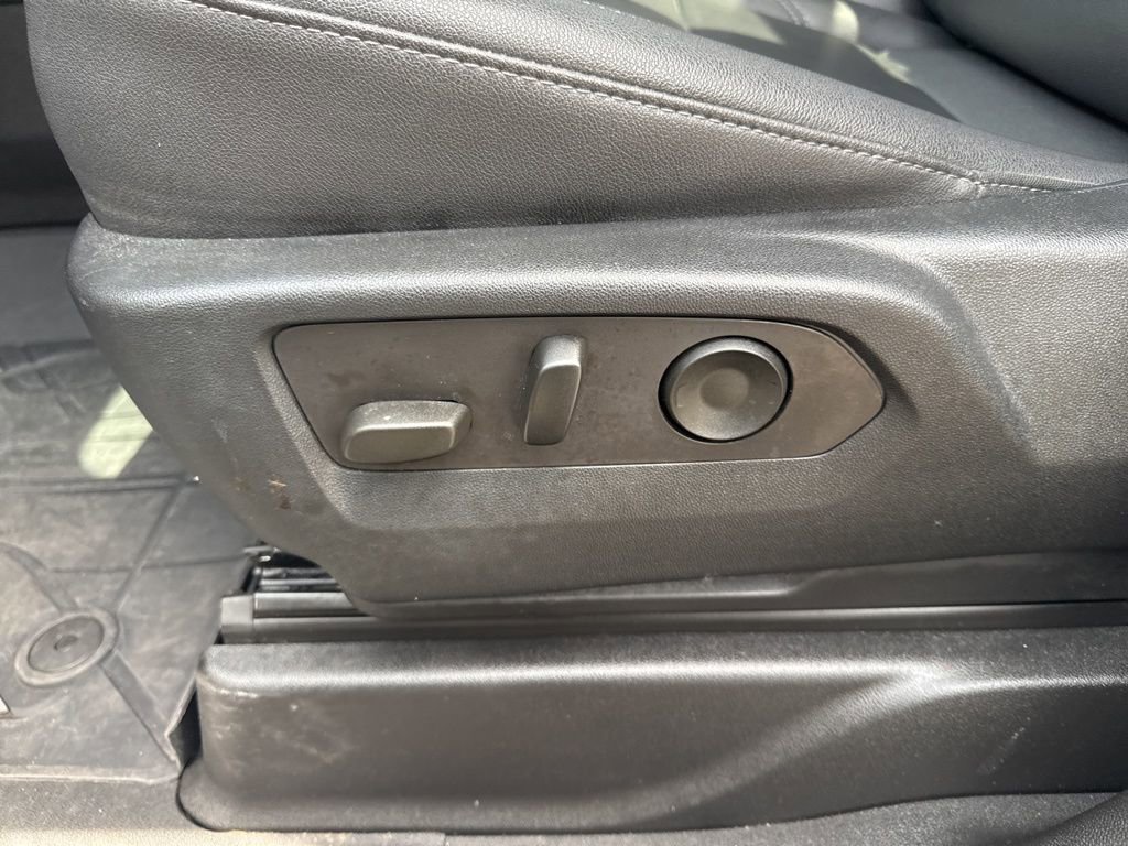 Used 2023 Chevrolet Tahoe Z71 w/ Luxury Package image 19