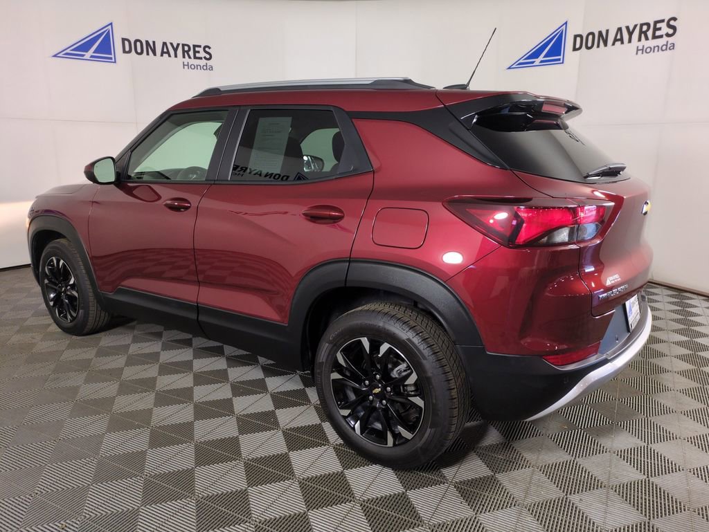 Used 2022 Chevrolet TrailBlazer LT w/ Convenience Package FWD image 3