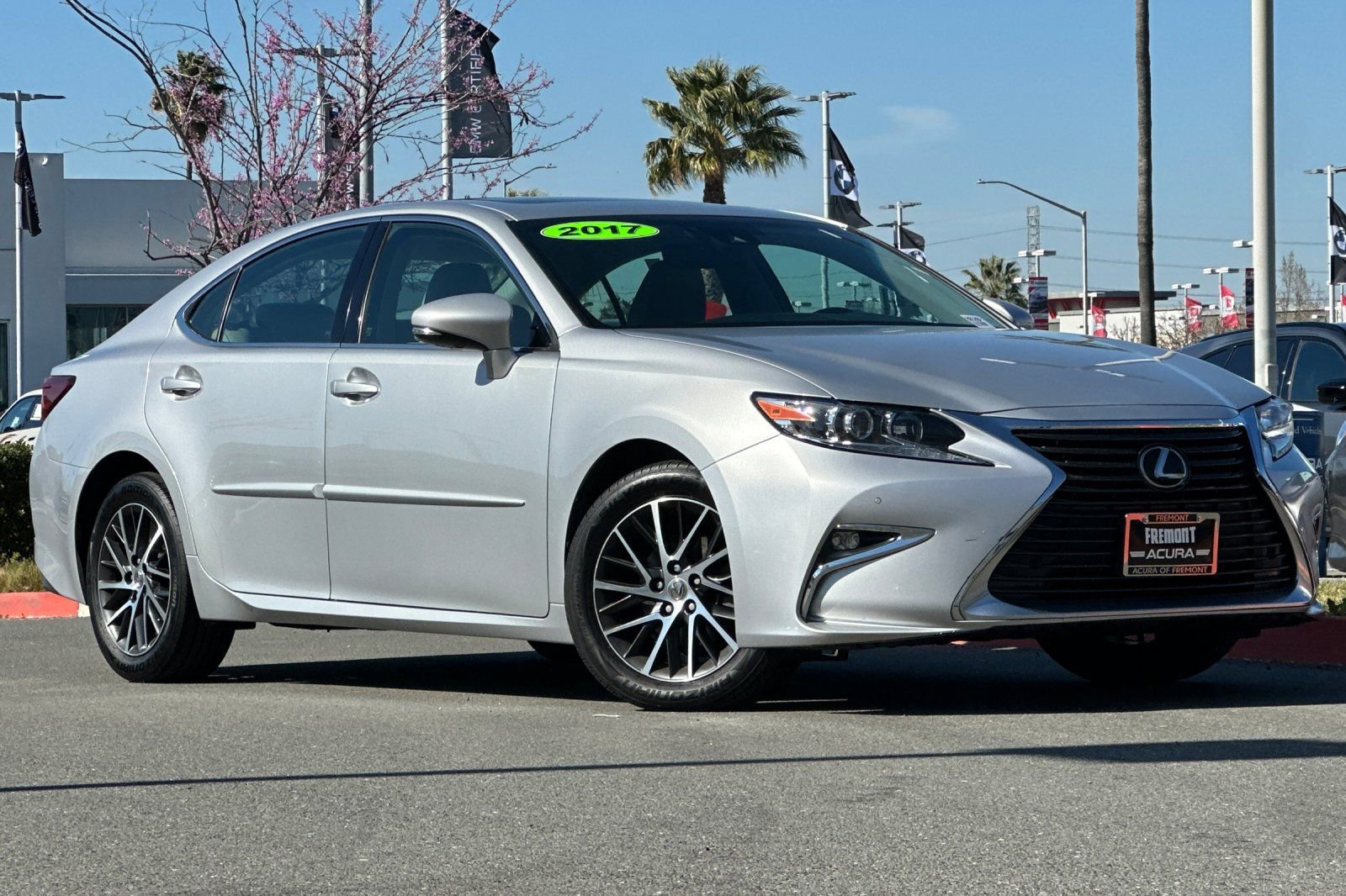 Used 2017 Lexus ES 350 w/ Premium Package image 2