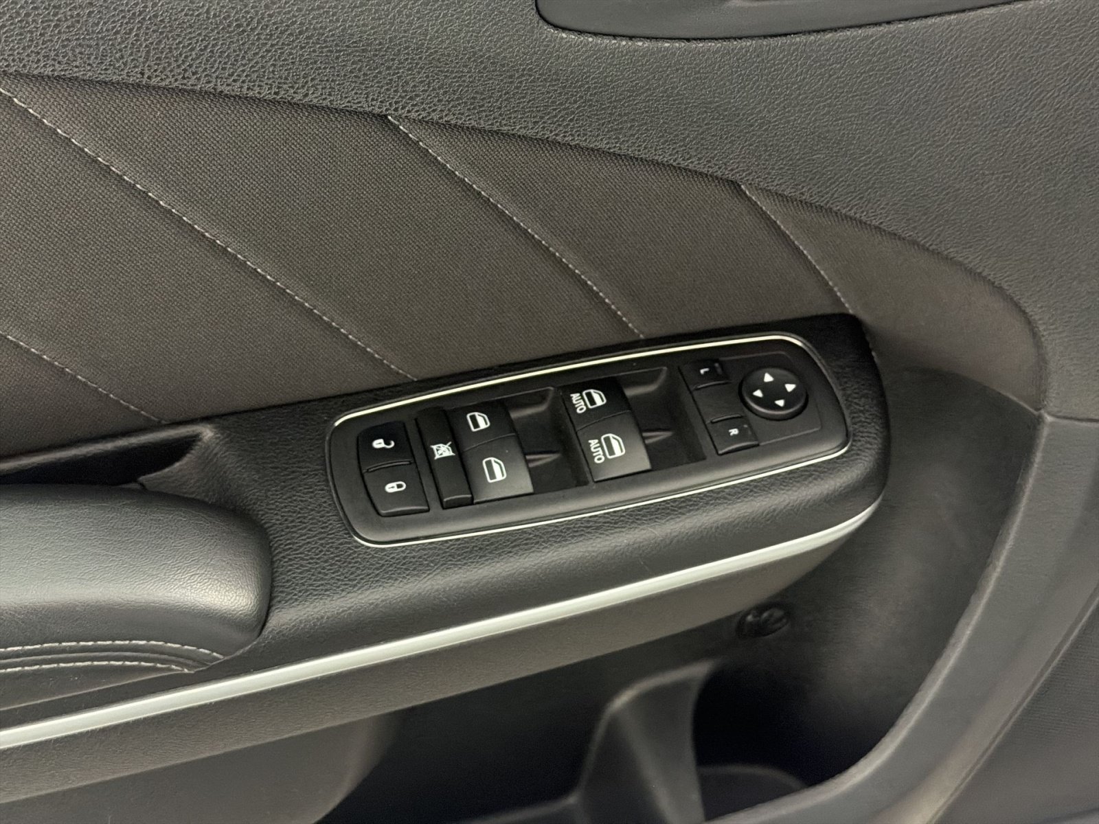 Used 2023 Dodge Charger R/T w/ Cold Weather Package RWD image 15