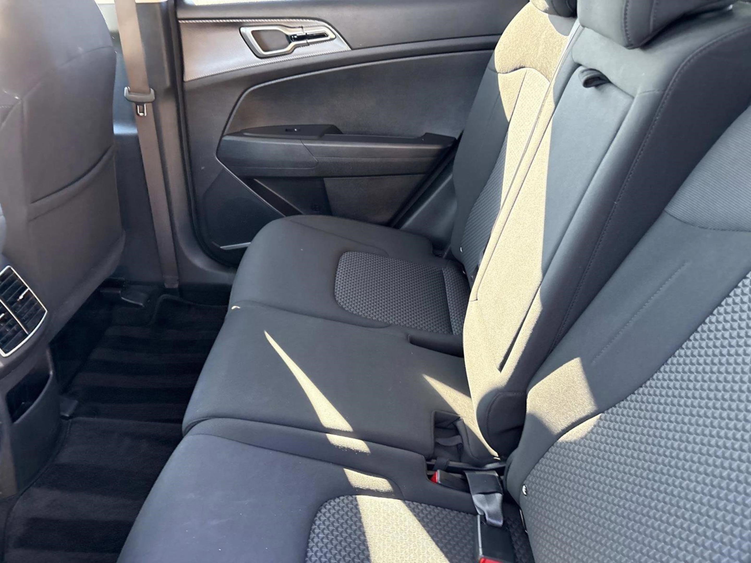 Used 2024 Kia Sportage LX image 17