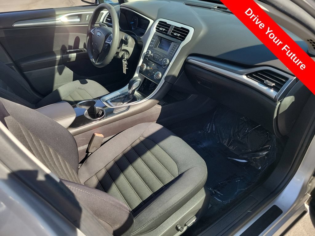 Used 2015 Ford Fusion SE FWD image 18