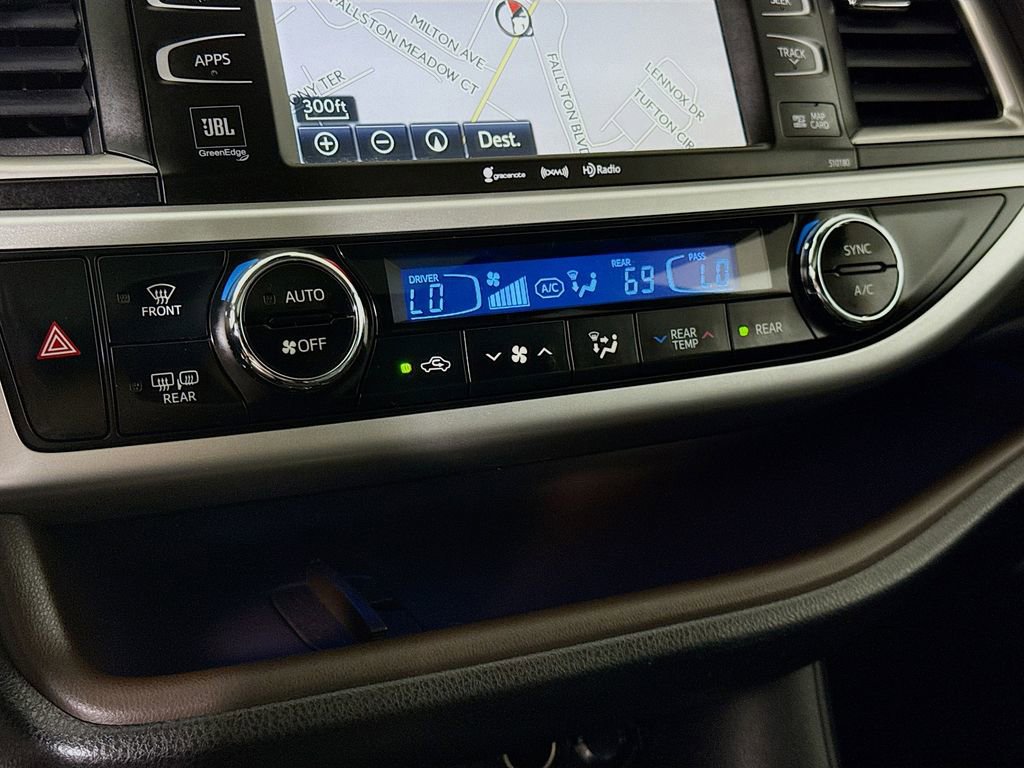 Certified 2017 Toyota Highlander Limited AWD/4WD image 10