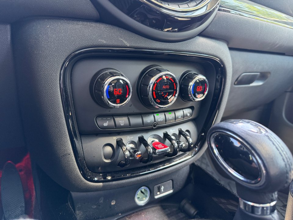 Used 2019 MINI Cooper Clubman ALL4 w/ Storage Package AWD/4WD image 17