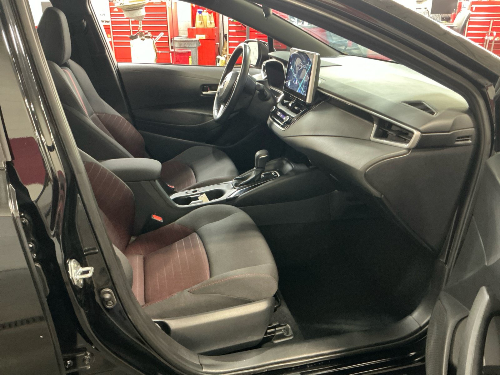 Used 2026 Toyota Corolla SE w/ SE Package FWD image 19