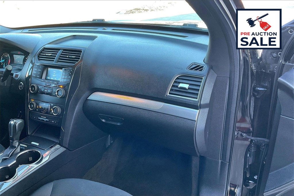 Used 2018 Ford Explorer XLT image 16